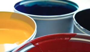 Three bowls with the primary colours.