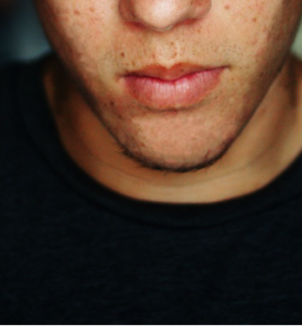 Chin of a person with a diamond-shaped face.