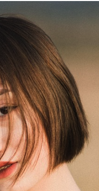Hair cut in should length bob cut.